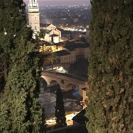 Ai Giardini -vicino Ospedale Borgo Trento E Centro Storico 4*
