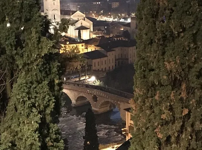 Ai Giardini -vicino Ospedale Borgo Trento E Centro Storico 4*