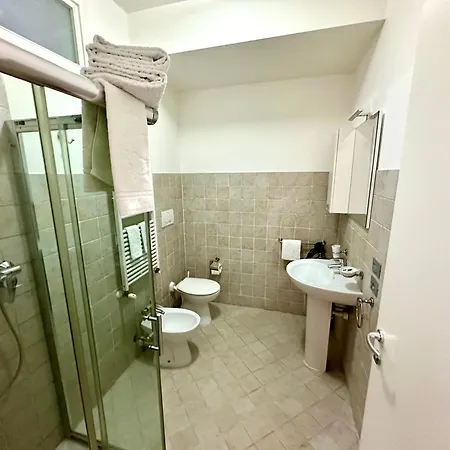 Guest house Ai Giardini -vicino Ospedale Borgo Trento E Centro Storico 2*