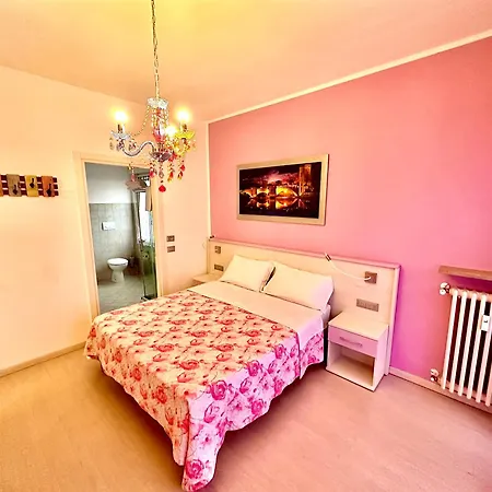 Guest house Ai Giardini -vicino Ospedale Borgo Trento E Centro Storico 2*