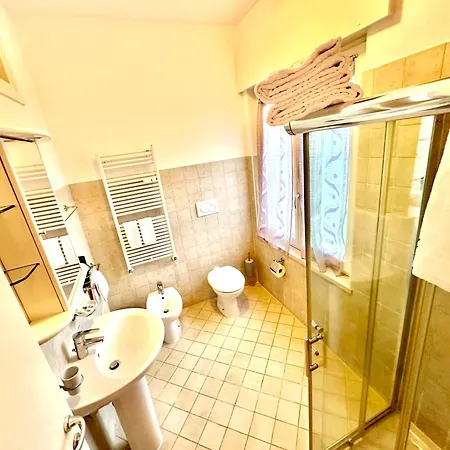 Guest house Ai Giardini -vicino Ospedale Borgo Trento E Centro Storico Verona