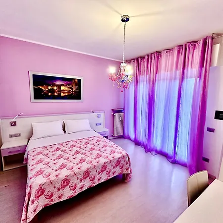 Guest house Ai Giardini -vicino Ospedale Borgo Trento E Centro Storico 2*