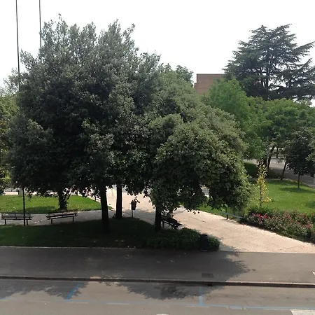Guest house Ai Giardini -vicino Ospedale Borgo Trento E Centro Storico