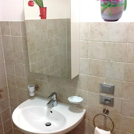Guest house Ai Giardini -vicino Ospedale Borgo Trento E Centro Storico 2*