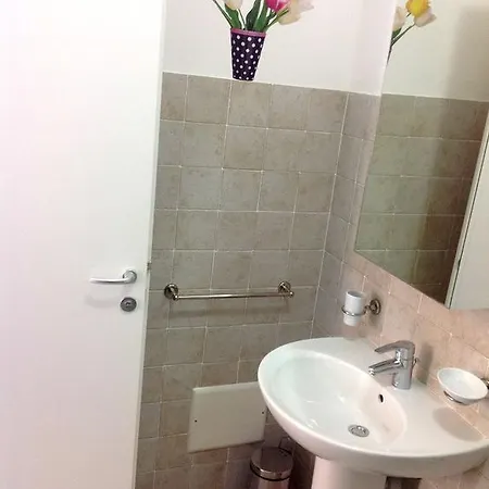 Guest house Ai Giardini -vicino Ospedale Borgo Trento E Centro Storico