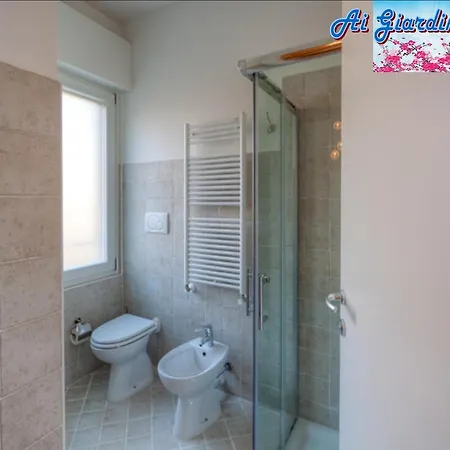 Guest house Ai Giardini -vicino Ospedale Borgo Trento E Centro Storico 2*