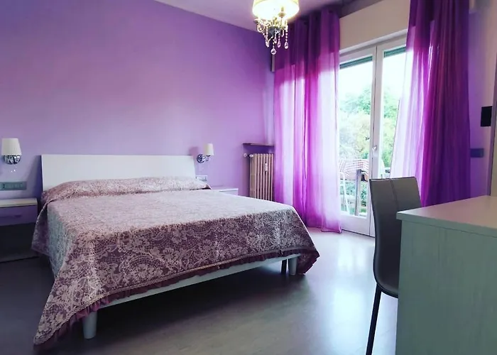 بيت ضيافة Ai Giardini -vicino Ospedale Borgo Trento E Centro Storico فيرونا